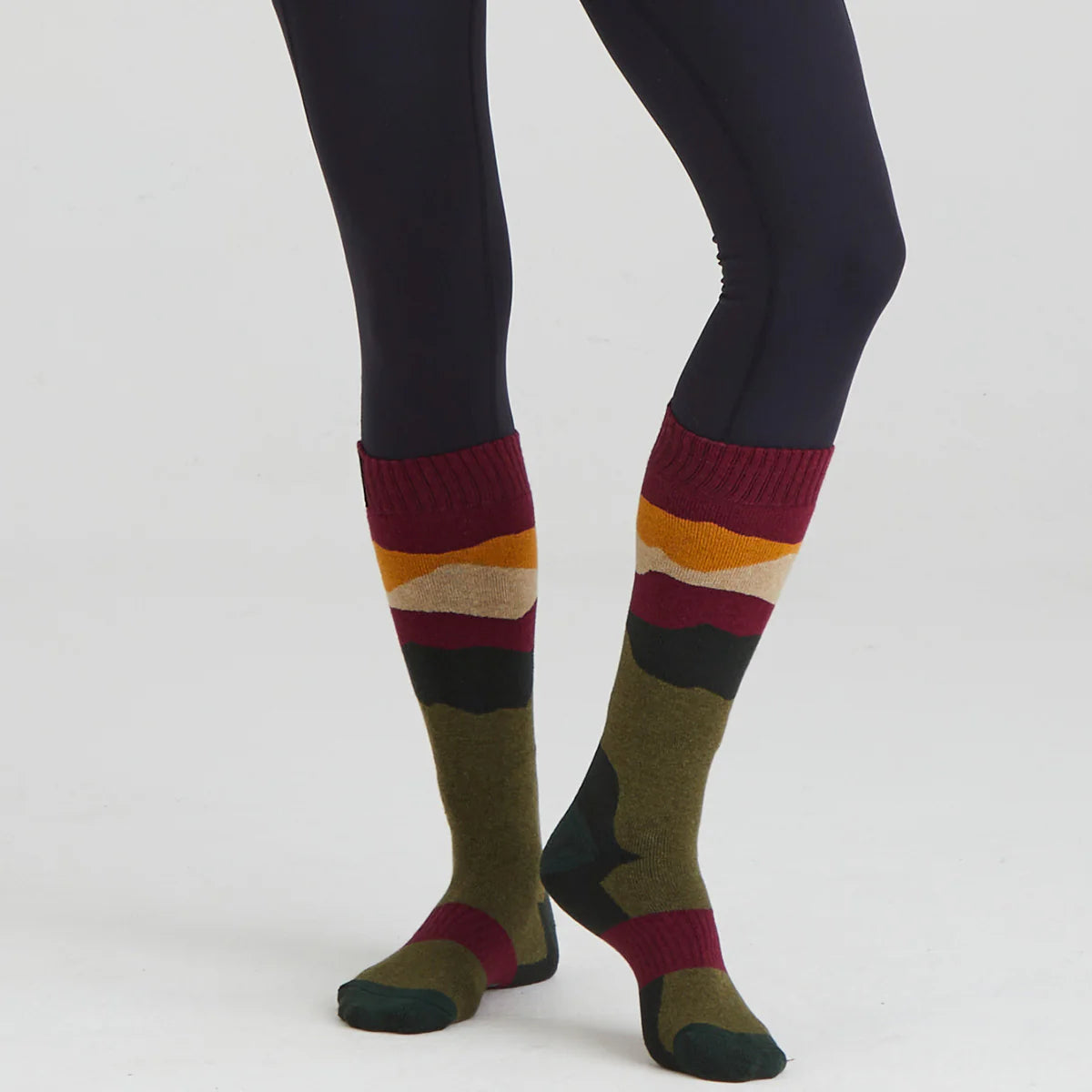 MERINO_WOOL_SOCKS_FULL_LENGTH_BERRY_STRIPE_006_FC_1200px_jpg.webp