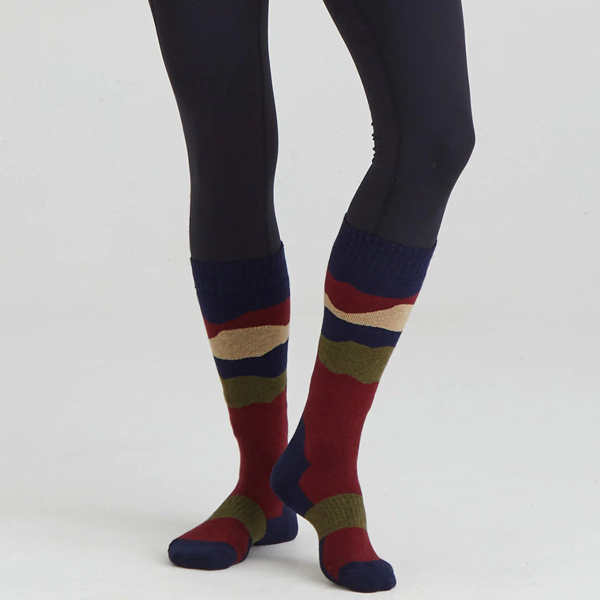 MERINO_WOOL_SOCKS_FULL_LENGTH_NAVY_STRIPE_005-SC_1200px_jpg.webp