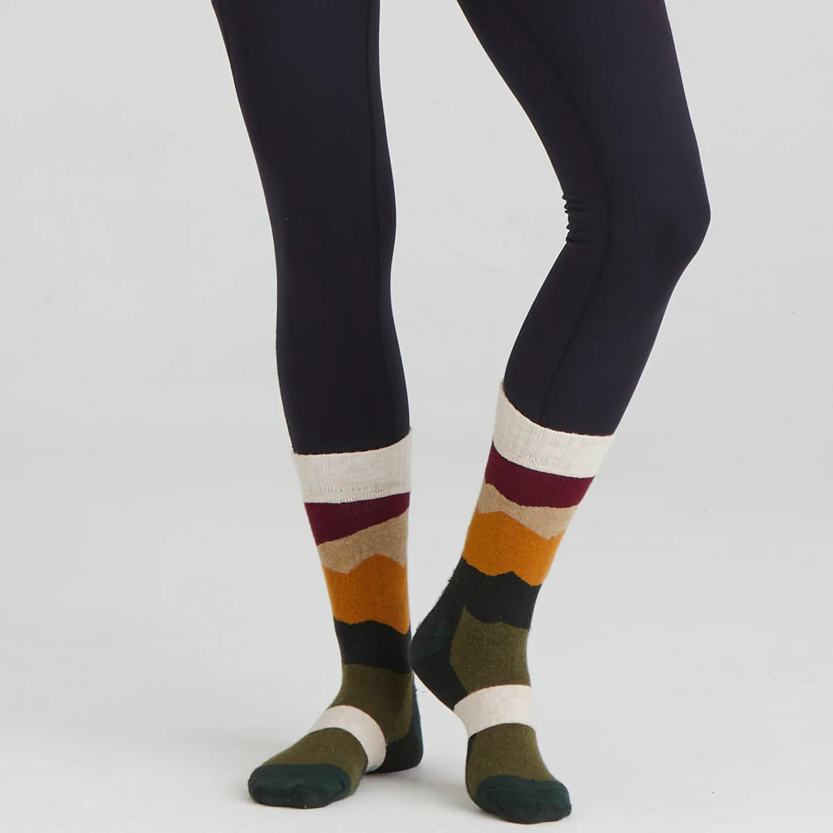 MERINO_WOOL_SOCKS_MID_LENGTH_BERRY_STRIPE_005_FC_1200px_jpg.webp