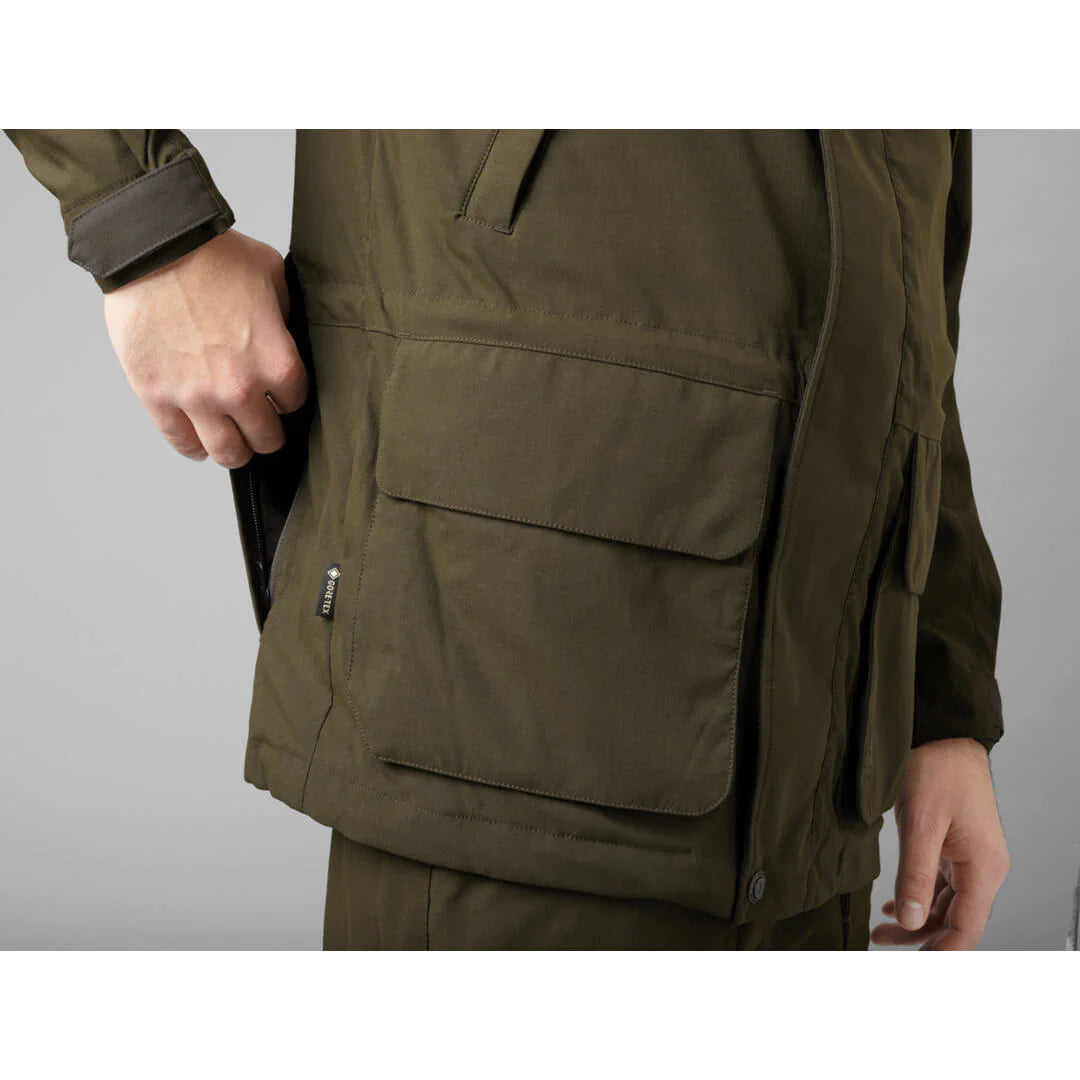 Pro-Hunter-Shooting-GTX-Jacket---Willow-Green-by-Harkila-4_1600x_jpg.webp